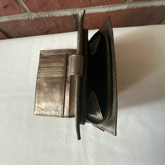•Bottega Veneta Metallic Gold/Brown Leather  Bifold Wallet - Picture 15 of 16